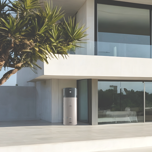 Rinnai HydraHeat installata in outdoor in un contesto domestico di pregio